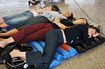Streik auf Mallorca: Schlafende Touristen auf dem Airport (Foto: AP)